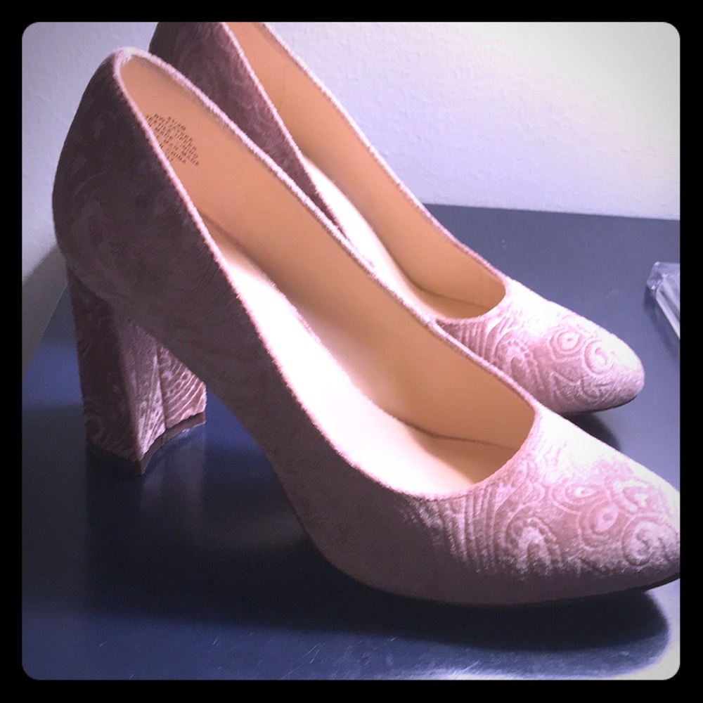 Nine West champagne velour block heel